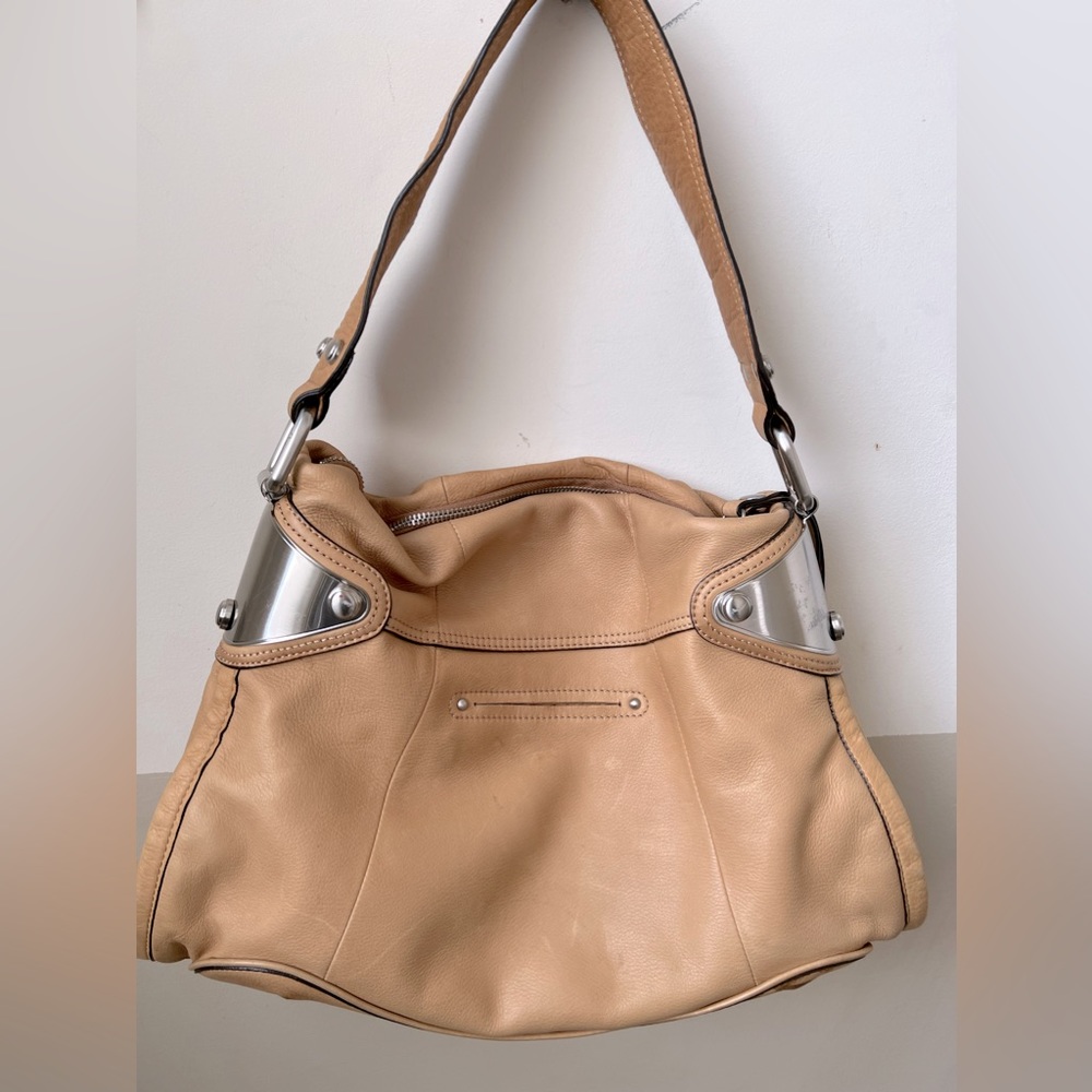 Beautiful Tan Leather B Makowsky shoulder bag or purse.
